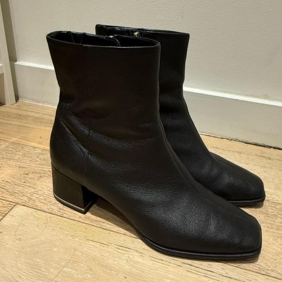 Kenneth Cole Square Toe Black Ankle Boots - Picture 7 of 13